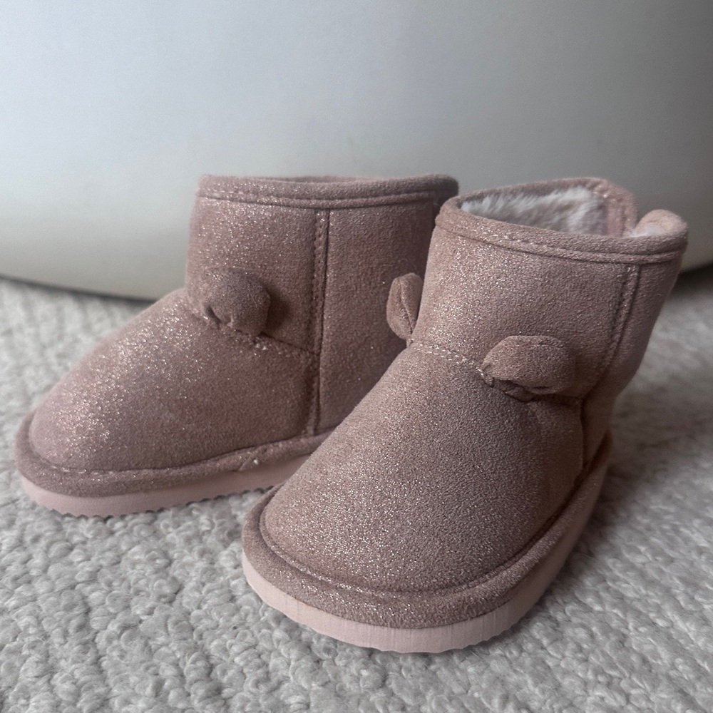 H&M faux suede infant boots sz 6-12 months